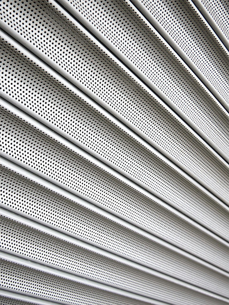 鋼質鏤空卷簾門（mén）