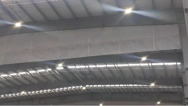 超高柔（róu）性擋煙垂壁（bì）如何拚接？