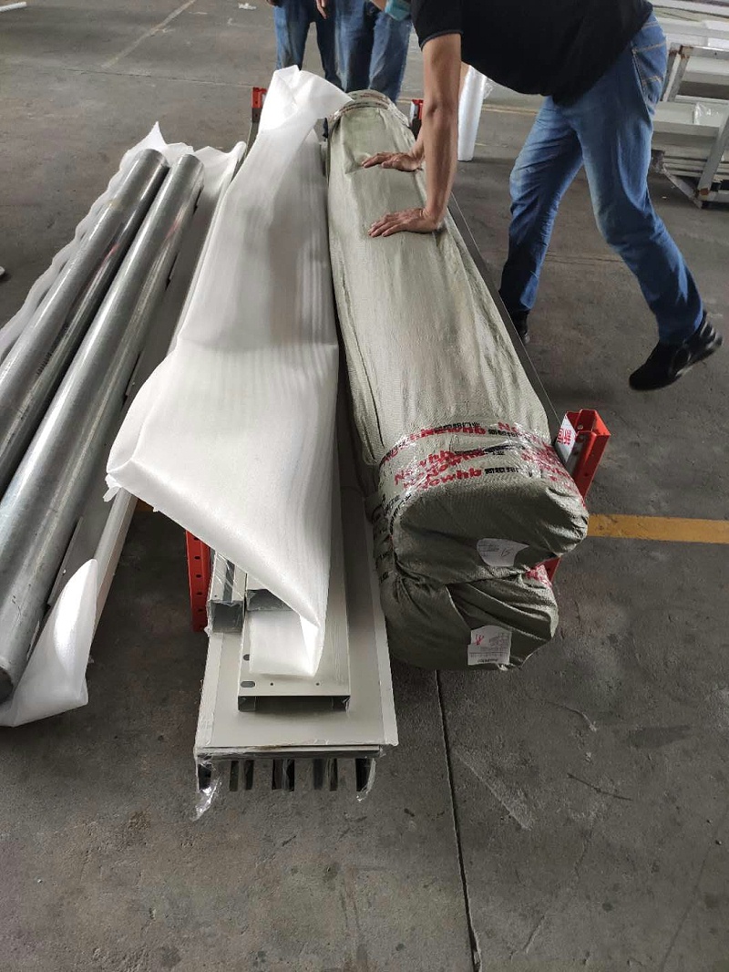 卷簾（lián）門包裝中