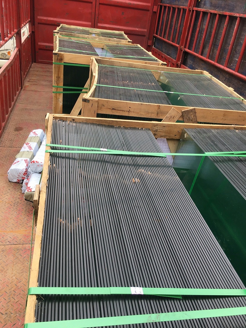 菠萝蜜免费观看视频玻璃擋煙垂壁（bì）